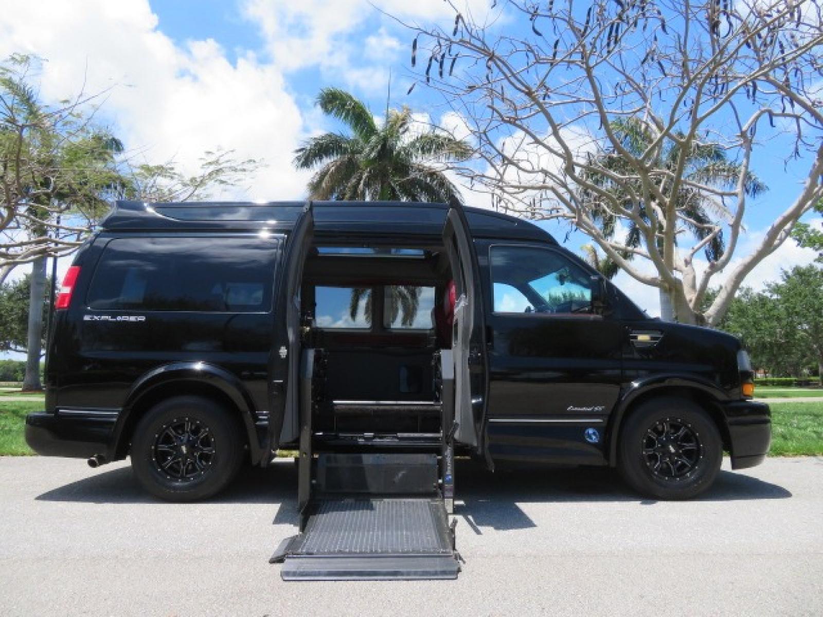 2018 Black /Red GMC Savana G2500 Cargo (1GTW7AFG9J1) with an 6.0L V8 OHV 16V FFV engine, 6A transmission, located at 4301 Oak Circle #19, Boca Raton, FL, 33431, (954) 561-2499, 26.388861, -80.084038 - Photo #24